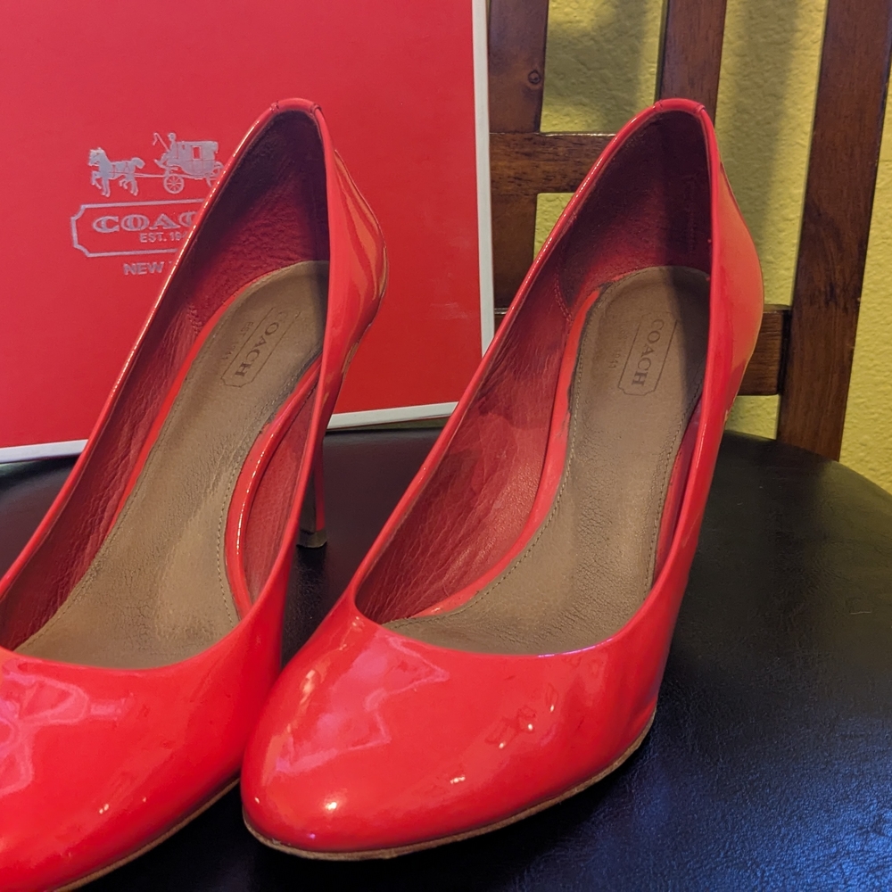 Nala Coach Women's Coral Pumps